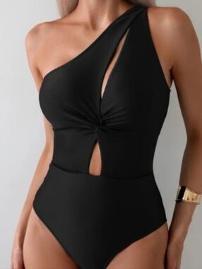 Black One-Shoulder Twist One-Piece Swimsuit